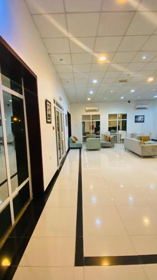 Hotel Al Multaqa *
