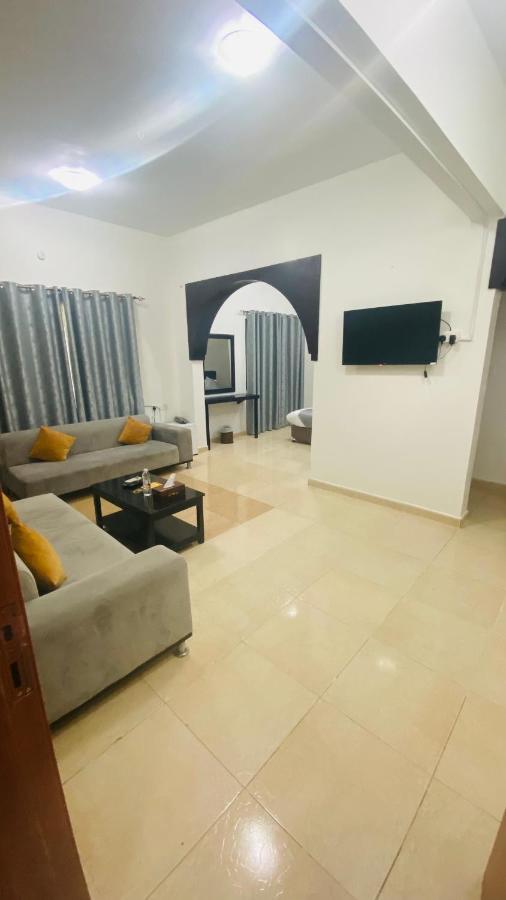 Hotel Al Multaqa *