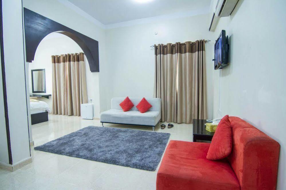 Al Multaqa * Sohar